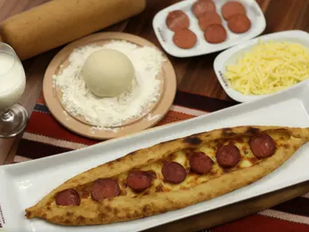 Kaşarlı Sucuklu Pide