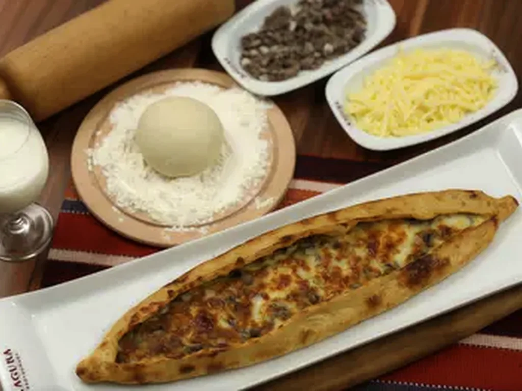 Kavurmalı Kaşarlı Pide